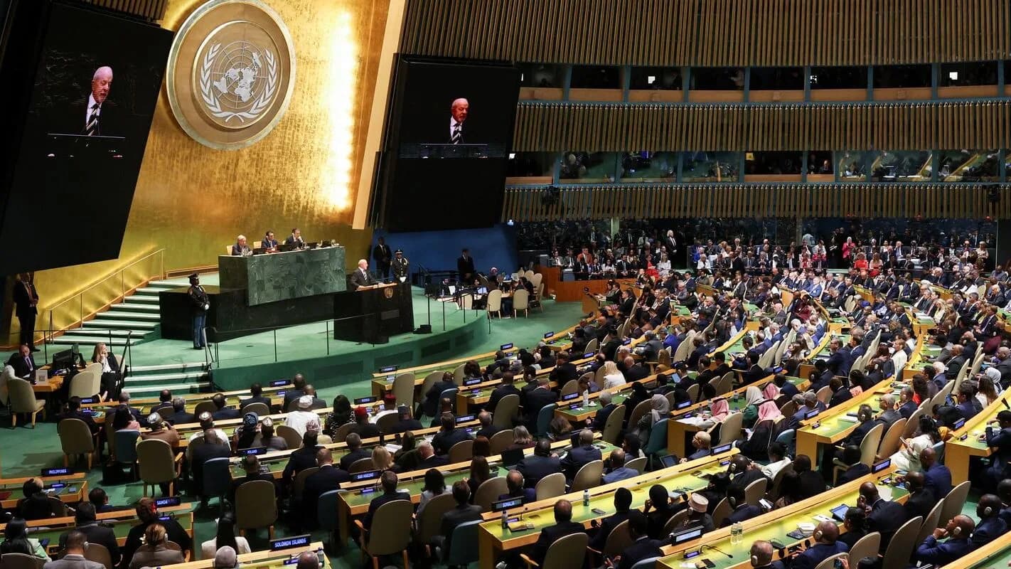 Plenário da Assembleia Geral da ONU durante sessão de debates em Nova York
