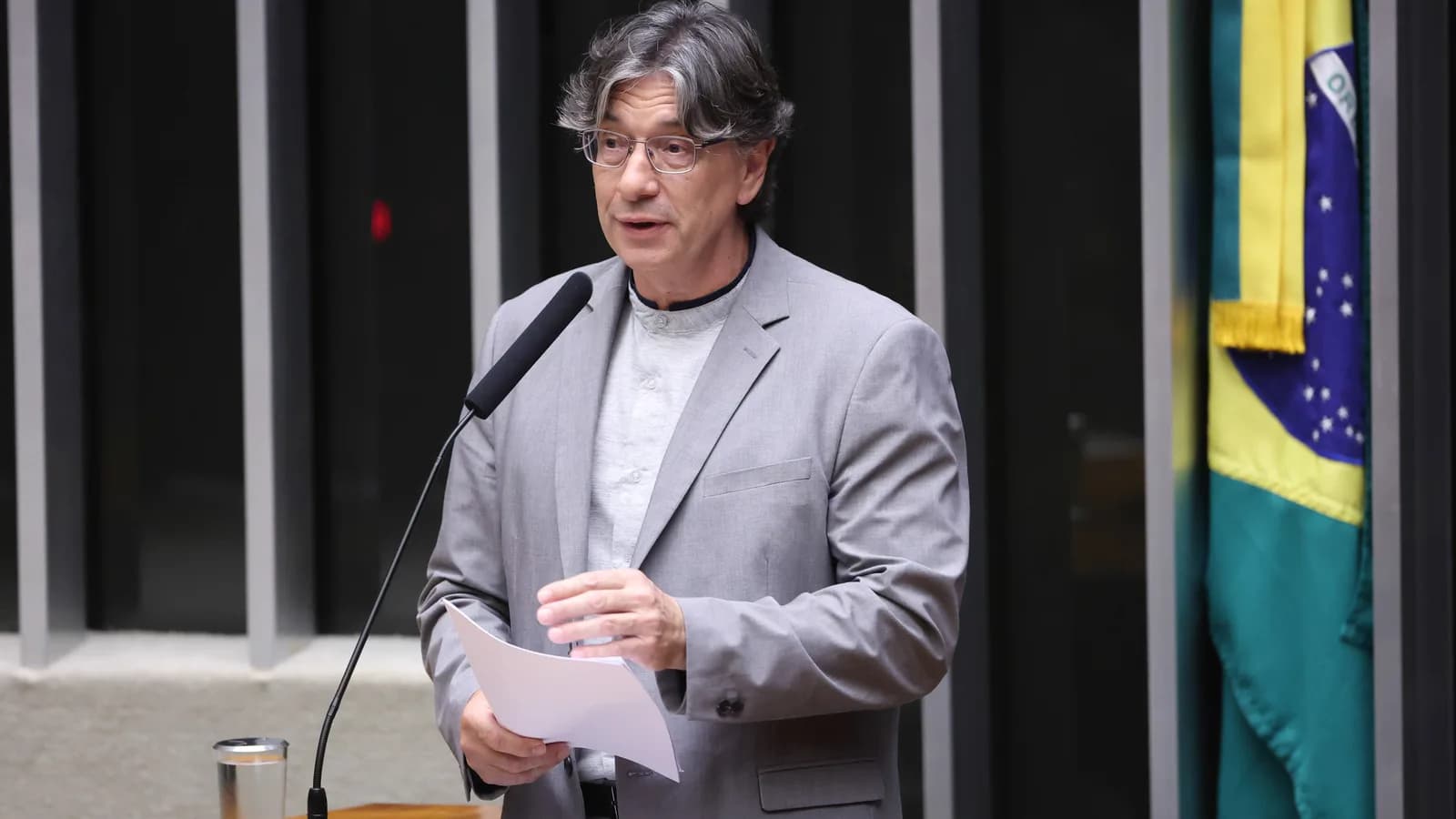 Deputado discursa em plenário da Câmara em homenagem aos 90 anos de fundação do IBGE