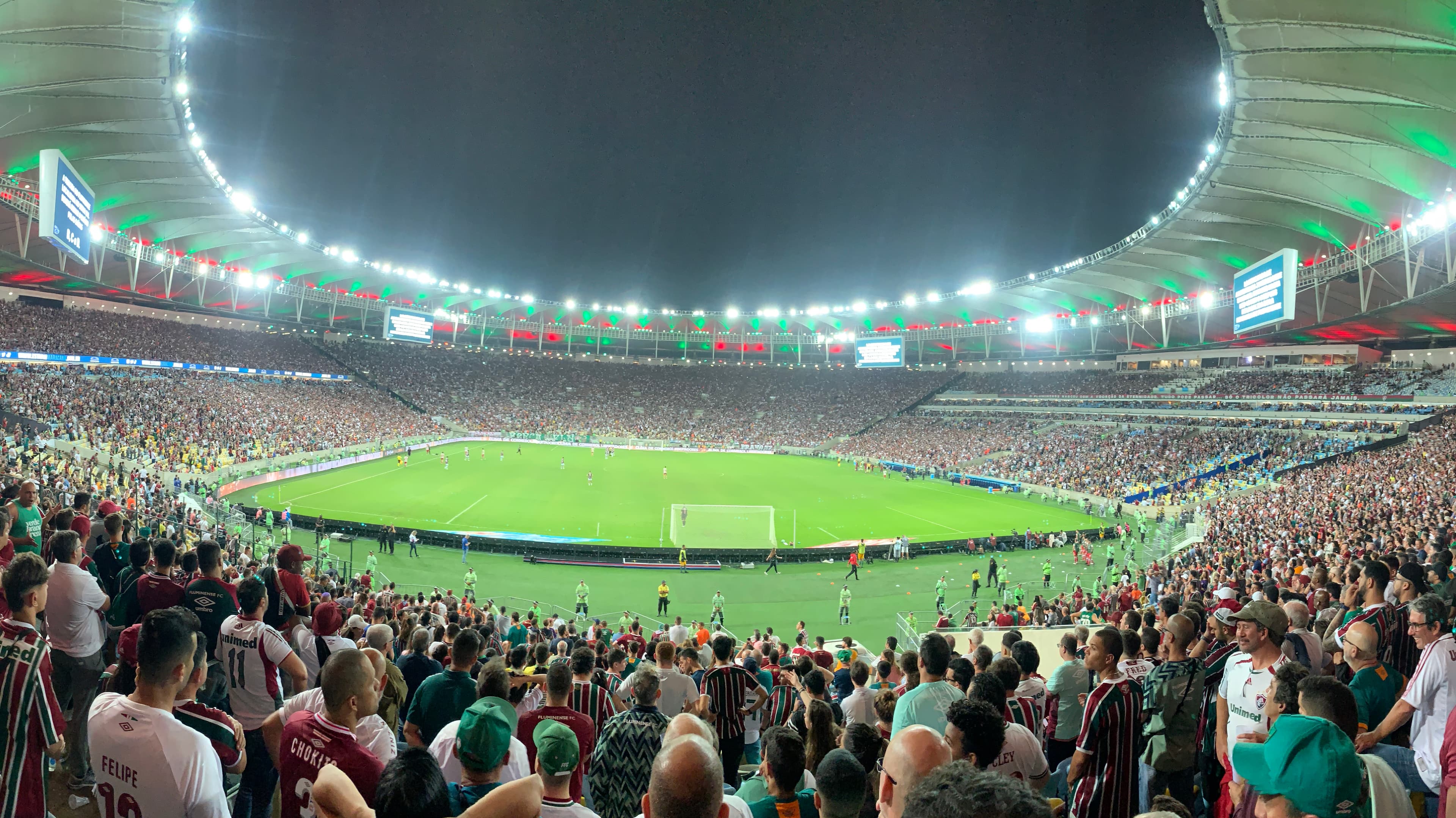 Torcida do Fluminense lotando o Maracanã durante partida da Libertadores (foto de arquivo)