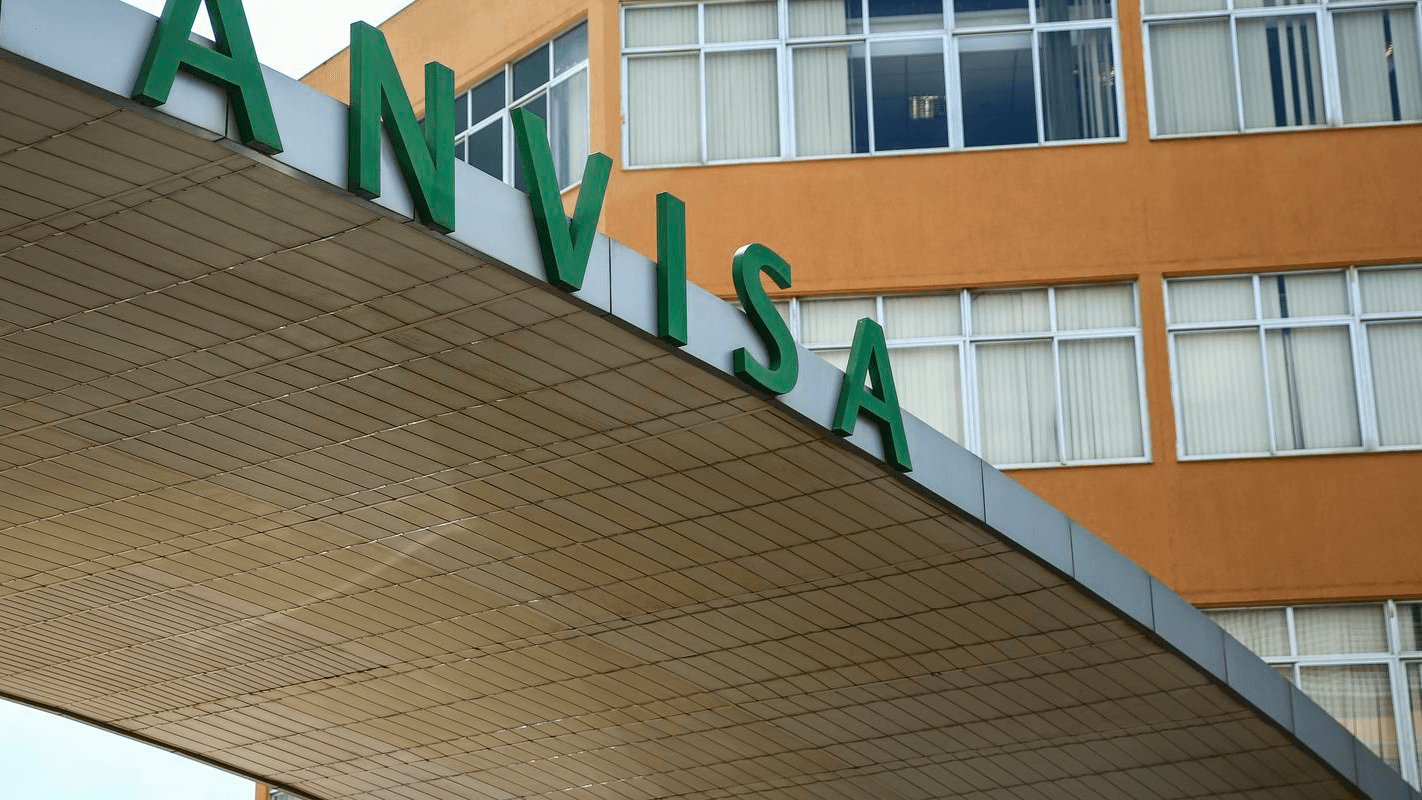 Fachada da sede da Anvisa, em Brasília, com o letreiro da agência, imagem de arquivo/contexto