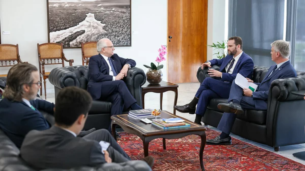 Ministro Dario Durigan em audiência no STF