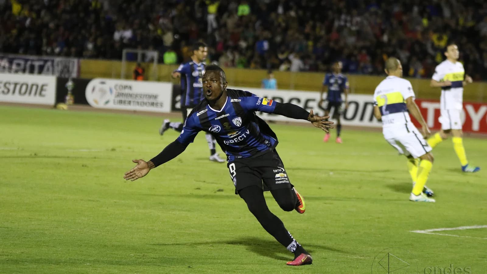 Jogador do Independiente del Valle comemora gol em partida da Libertadores no Estádio Olímpico Atahualpa (foto de arquivo, 2016)