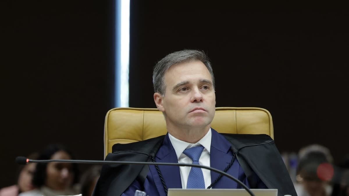 O ministro André Mendonça, do STF, durante sessão plenária da corte