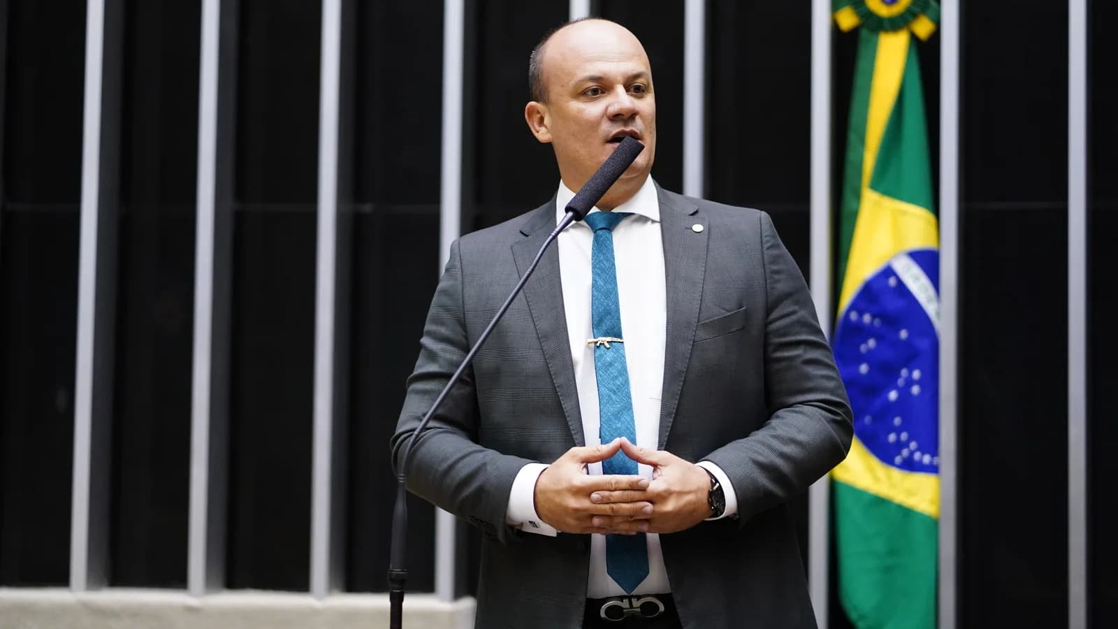 O deputado federal Cabo Gilberto Silva discursa no plenário da Câmara dos Deputados