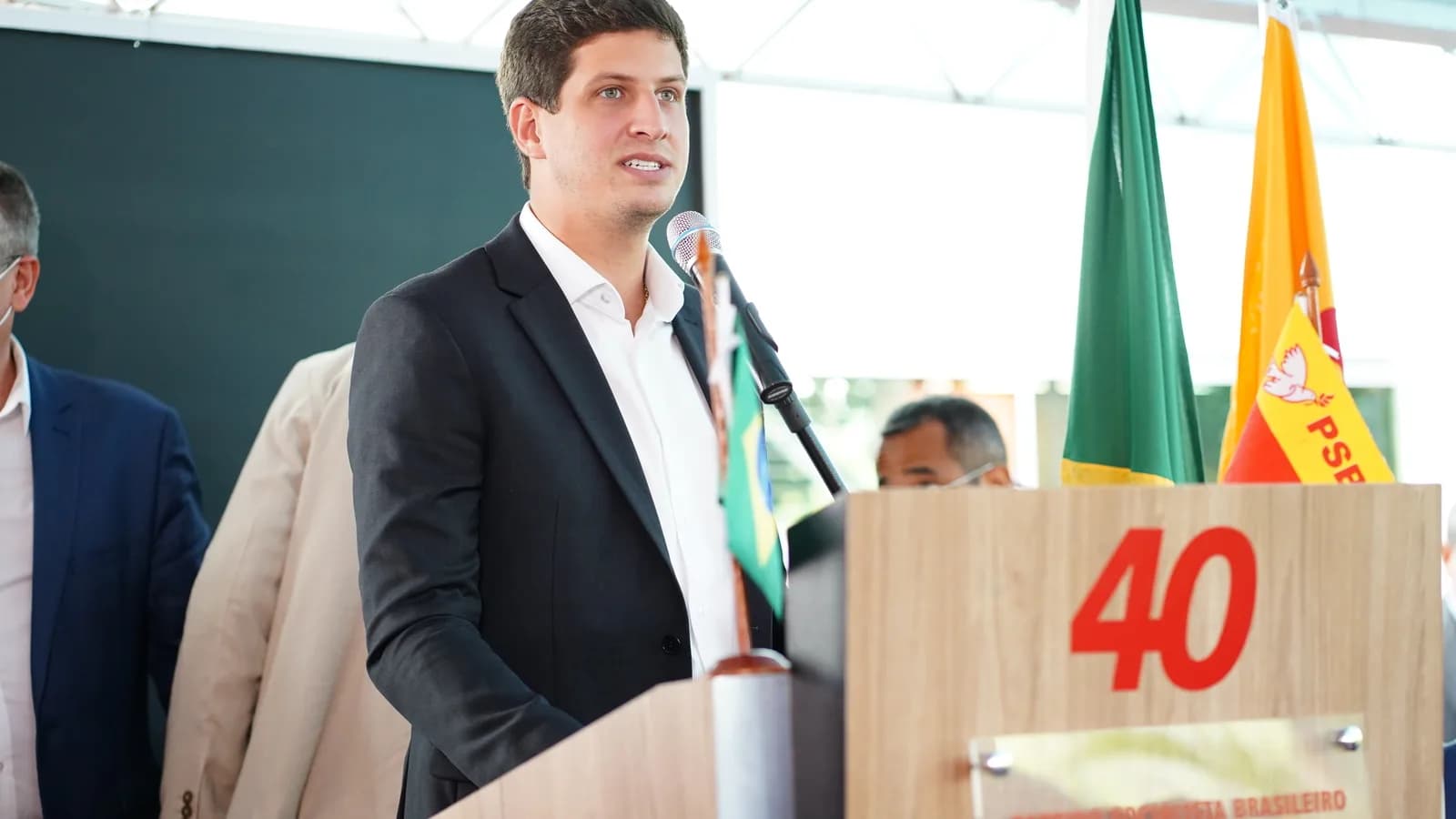 João Campos discursa em evento de campanha do PSB