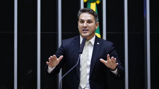 O deputado federal Luciano Zucco discursa na tribuna da Câmara dos Deputados