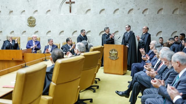 Plenário do Supremo Tribunal Federal reunido em sessão solene, com ministros e autoridades presentes
