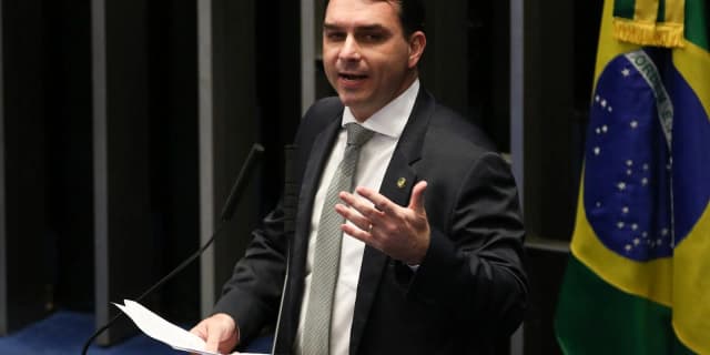 PGR pede que Flávio Bolsonaro seja ouvido por calúnia contra Lula — Assuntos: Flávio Bolsonaro, Alexandre de Moraes, stf, calúnia, Lula, Polícia Federal