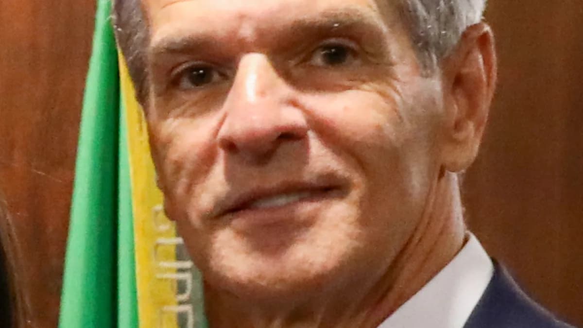 Marco Aurélio Bellizze, ministro do TSE, posa para foto oficial durante cerimônia de posse