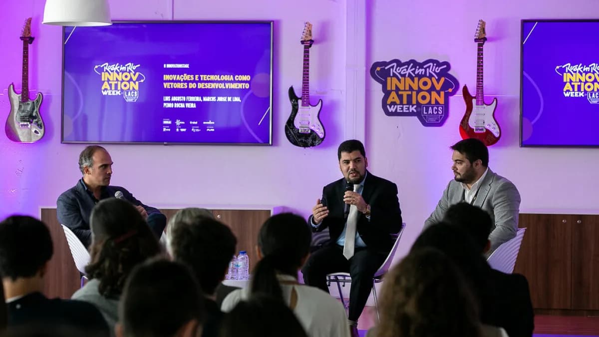 Painel sobre inovação e tecnologia com plateia no Rock in Rio Innovation Week, foto de arquivo