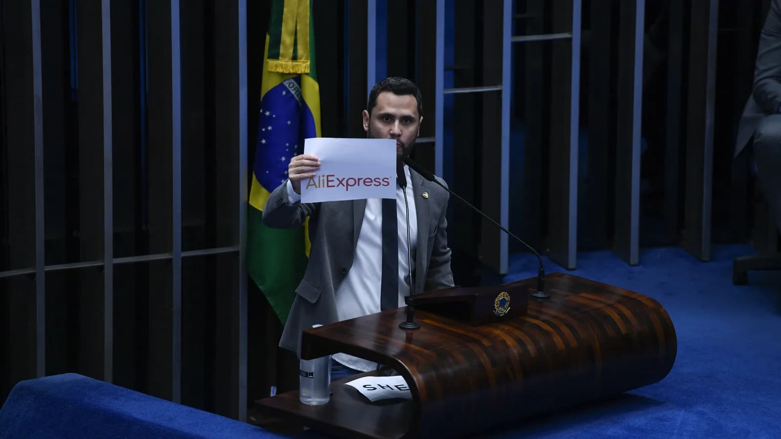 Senador Cleitinho discursa na tribuna do plenário do Senado