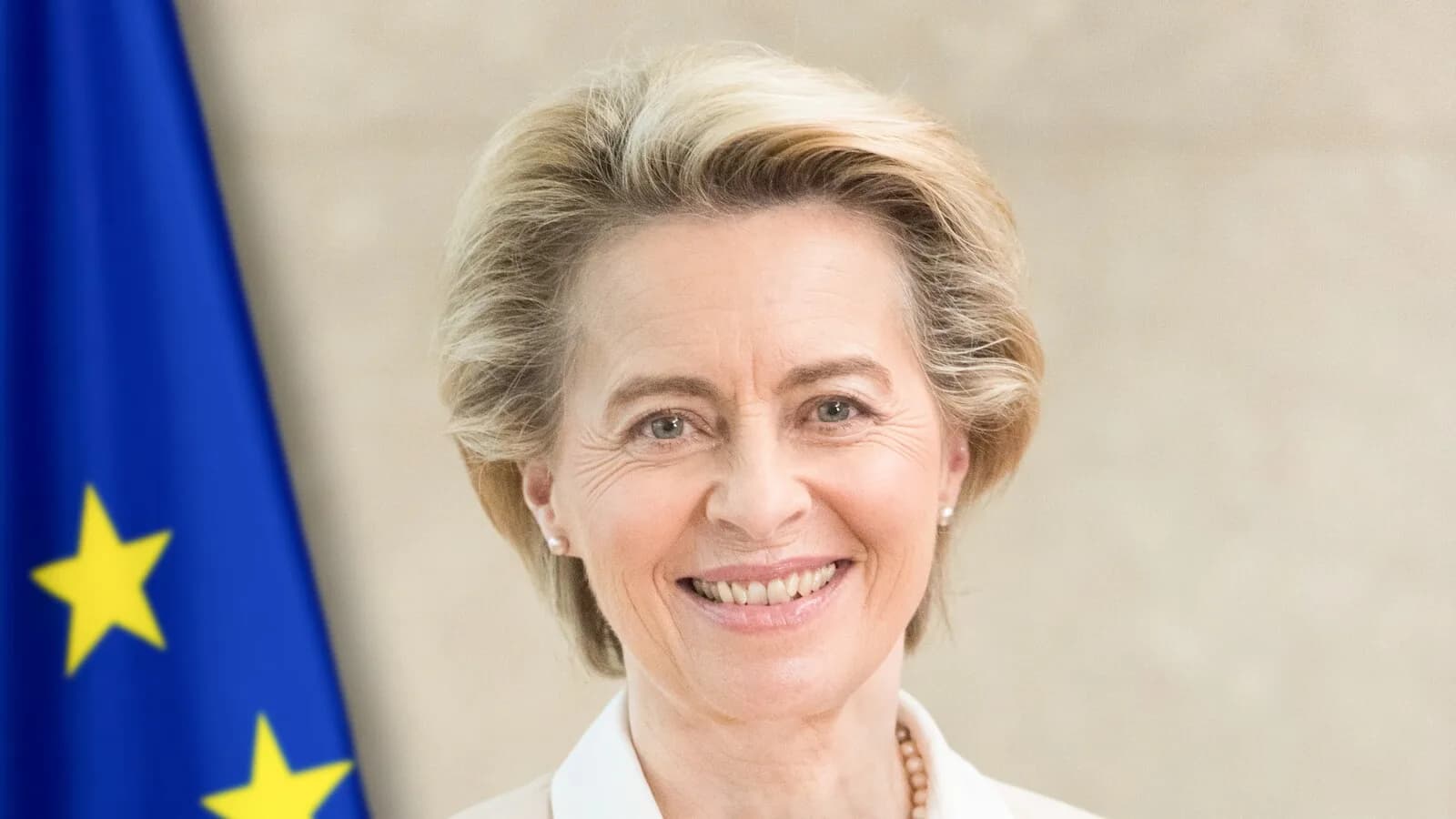 Retrato oficial de Ursula von der Leyen, presidente da Comissão Europeia