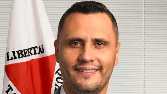 Retrato oficial do senador Cleitinho Azevedo (Republicanos-MG), candidato ao governo de Minas Gerais