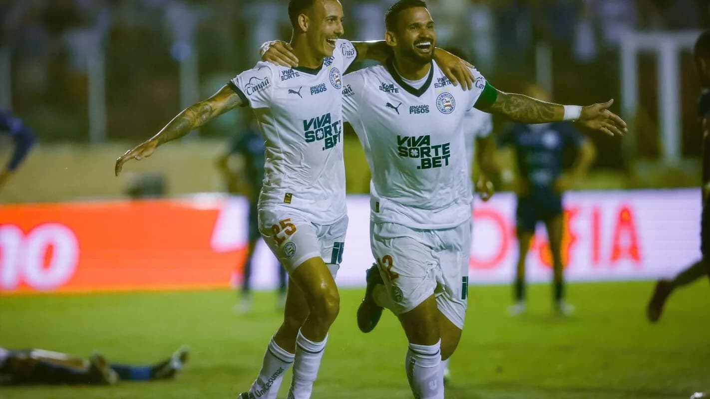 Jogadores do Bahia comemoram gol em jogo do time, foto de arquivo