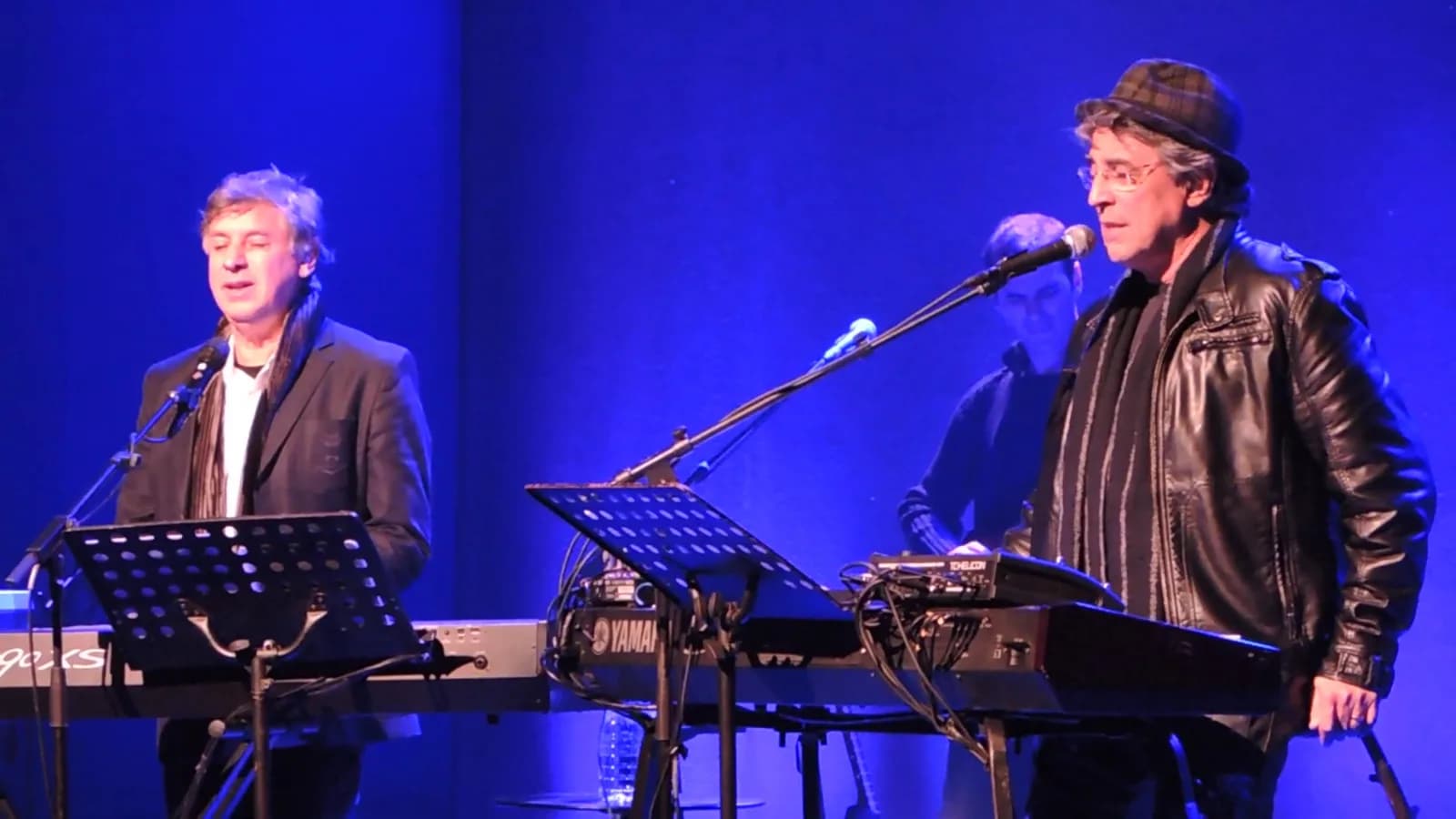 Flávio Venturini toca teclado em show ao lado de Ivan Lins