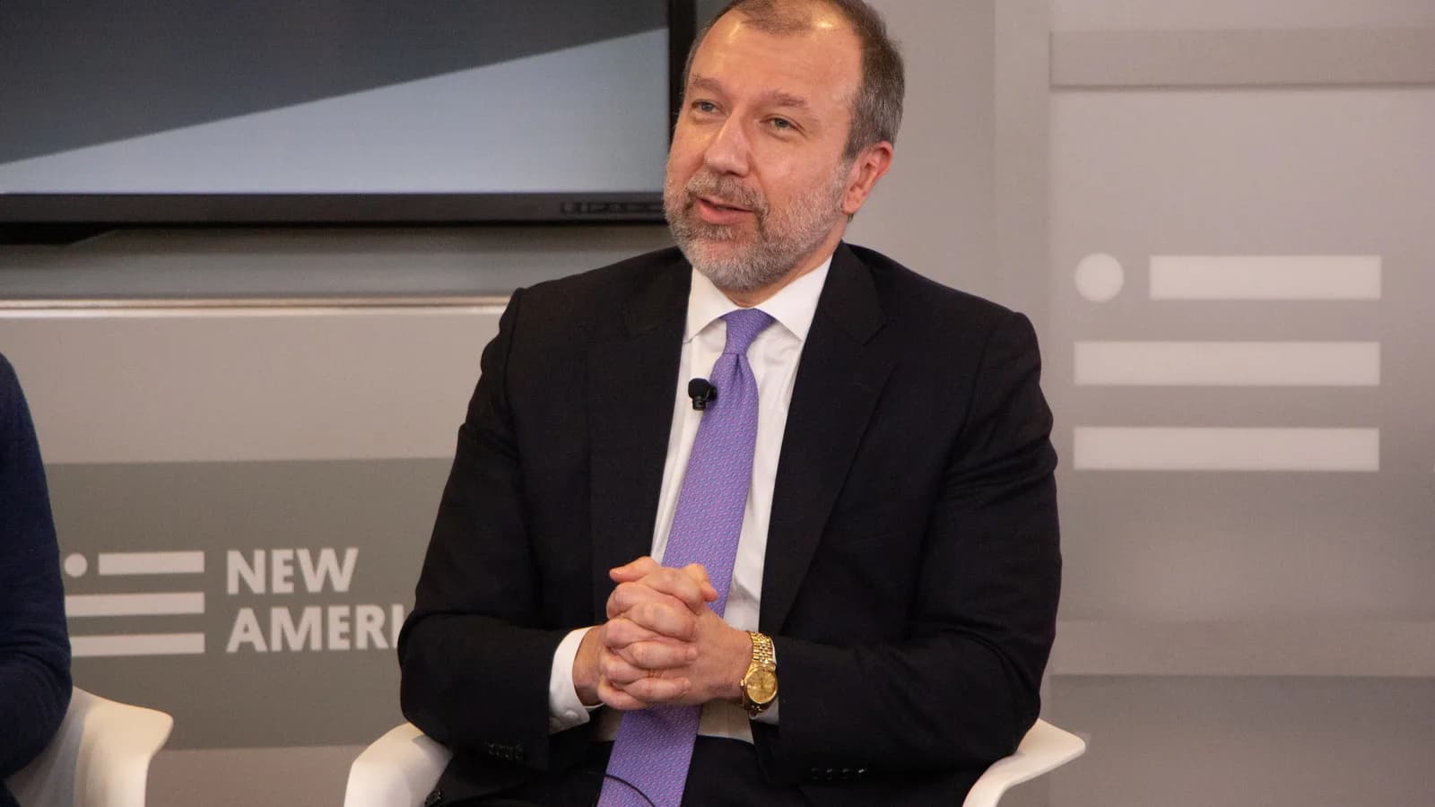 Jorge Guajardo, ex-embaixador do México na China, sentado durante painel de discussão