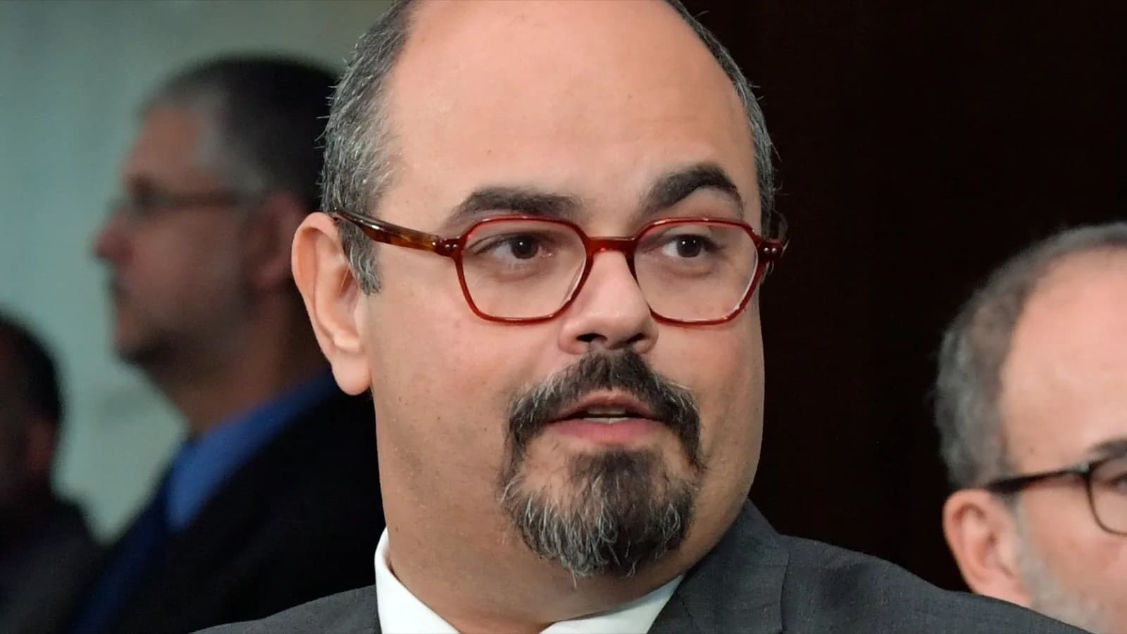 Mateus Simões, governador de Minas Gerais, durante entrevista coletiva