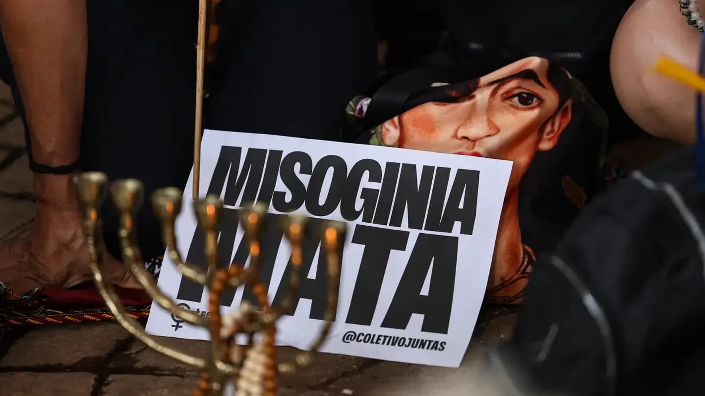 Cartaz de protesto contra a violência de gênero com os dizeres 'misoginia mata'