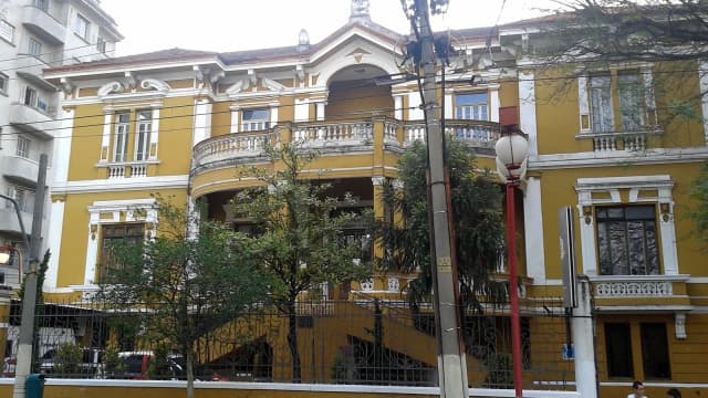 Fachada histórica de uma delegacia da Polícia Civil de São Paulo