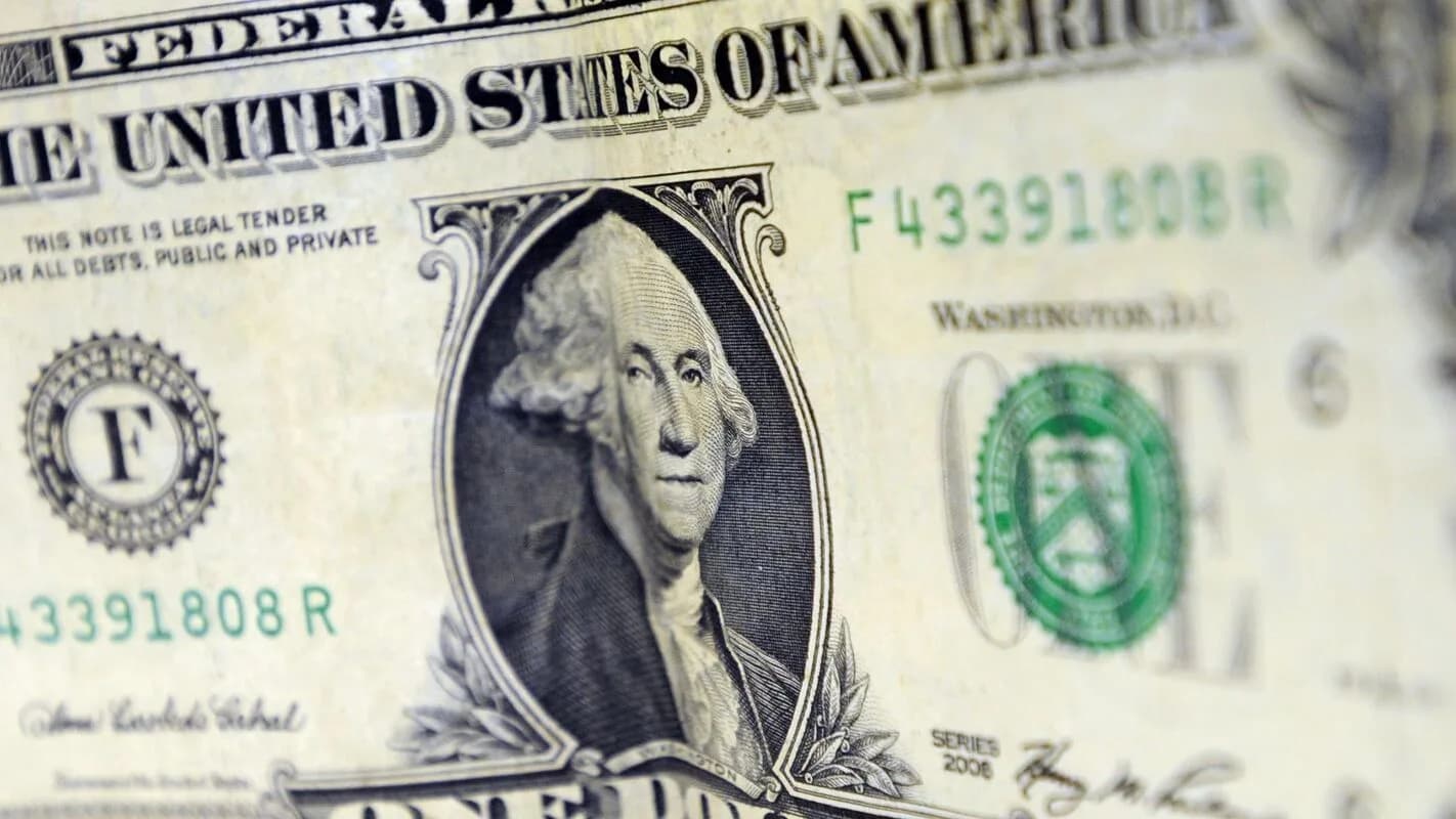 Nota de um dólar americano em close, mostrando o retrato de George Washington