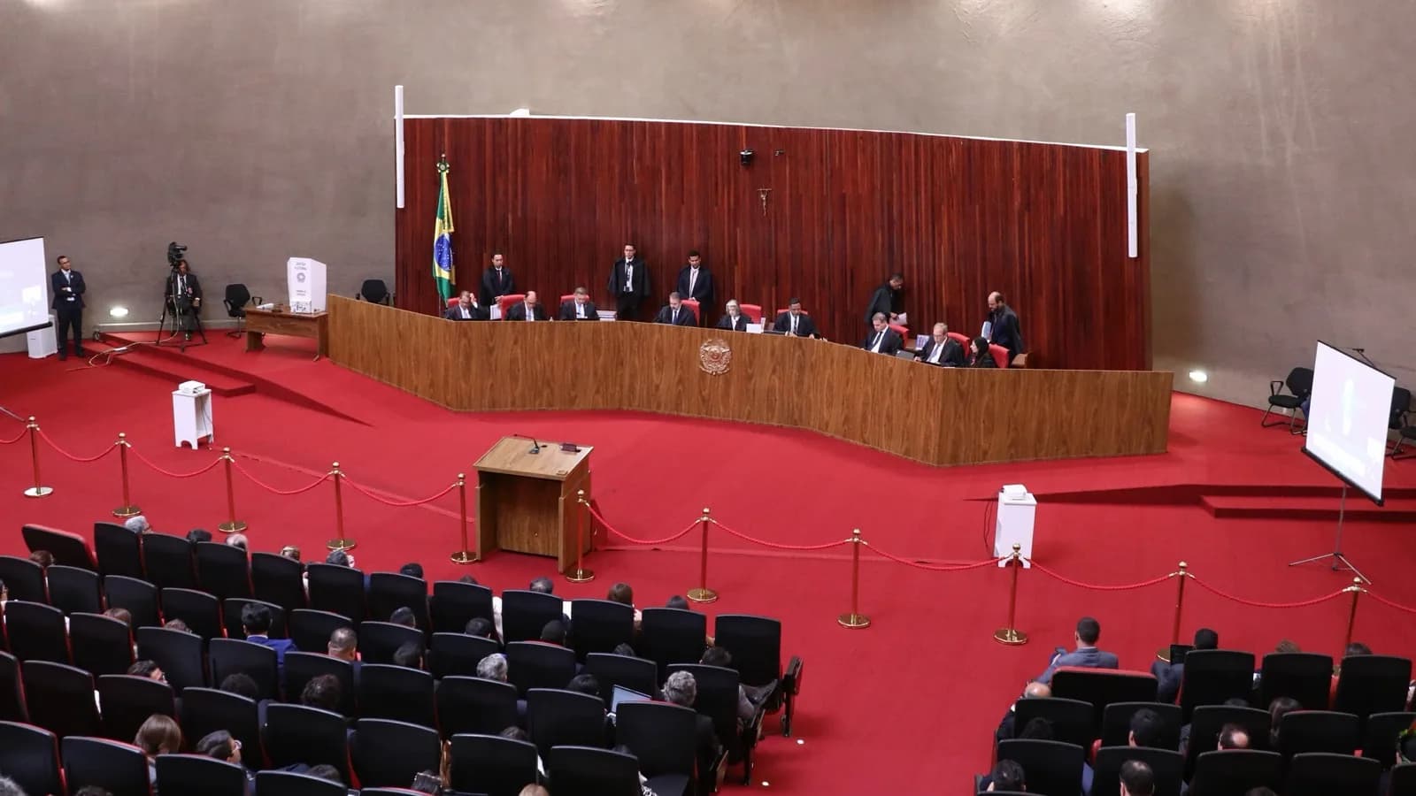 Plenário do Tribunal Superior Eleitoral (TSE) em sessão, em Brasília