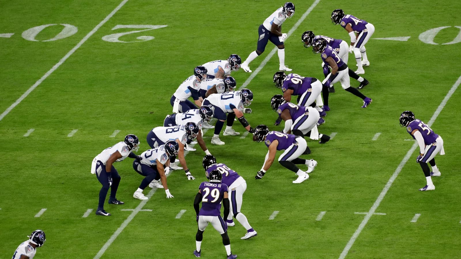 Jogadores do Baltimore Ravens em ação durante partida da NFL (foto de arquivo de 2019)