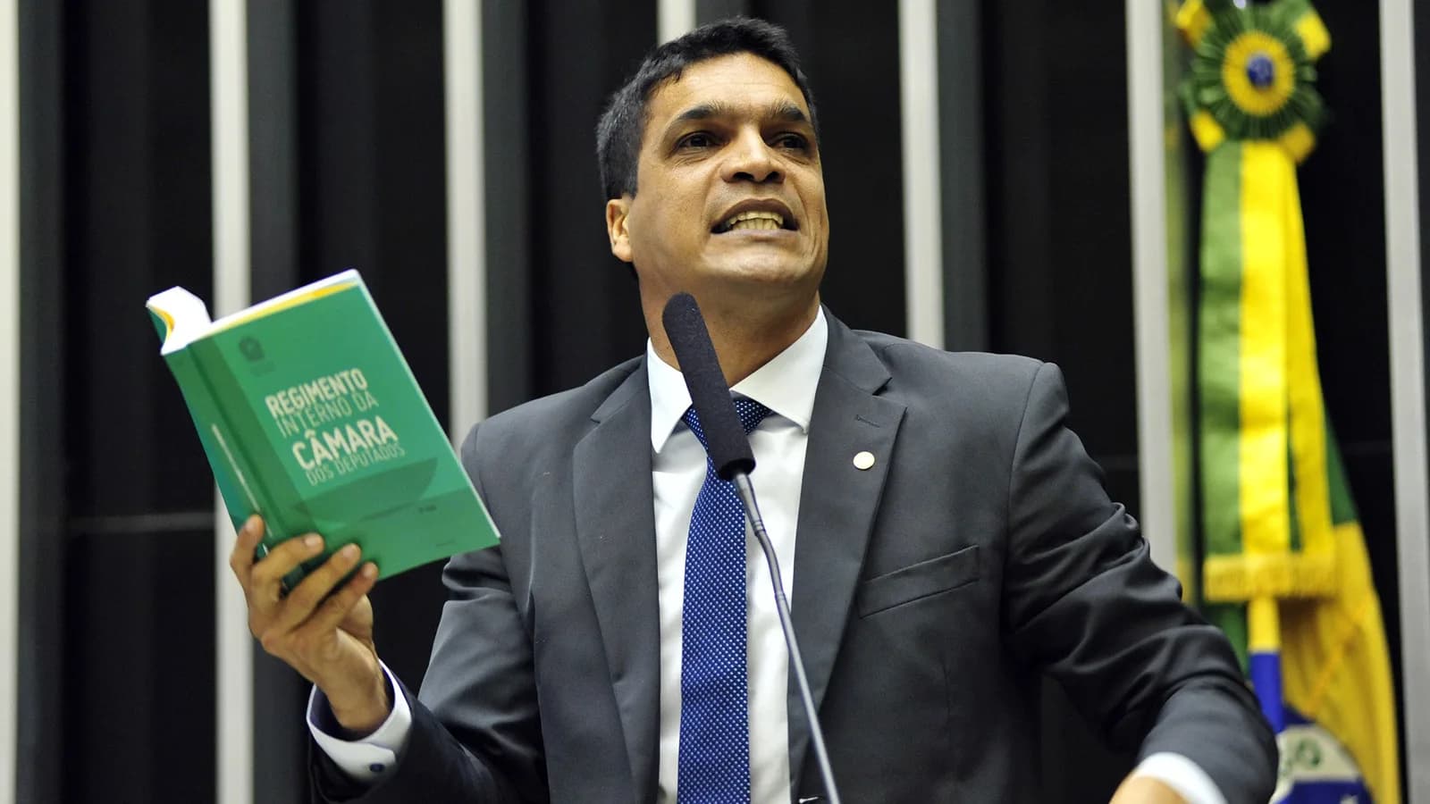 O deputado federal Cabo Daciolo discursa no plenário da Câmara (foto de arquivo)