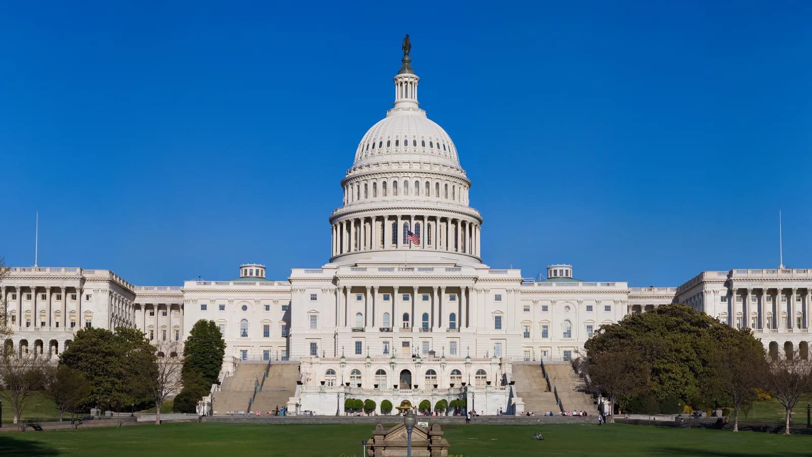 Fachada do Capitólio dos Estados Unidos, sede do Congresso americano, em Washington
