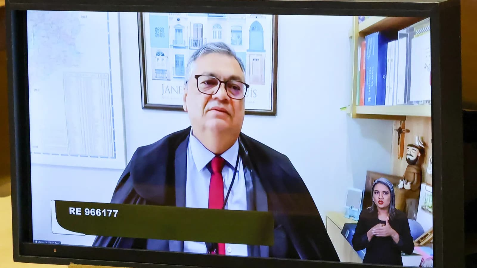 Ministro Flávio Dino aparece por videoconferência durante sessão do STF (foto de arquivo)