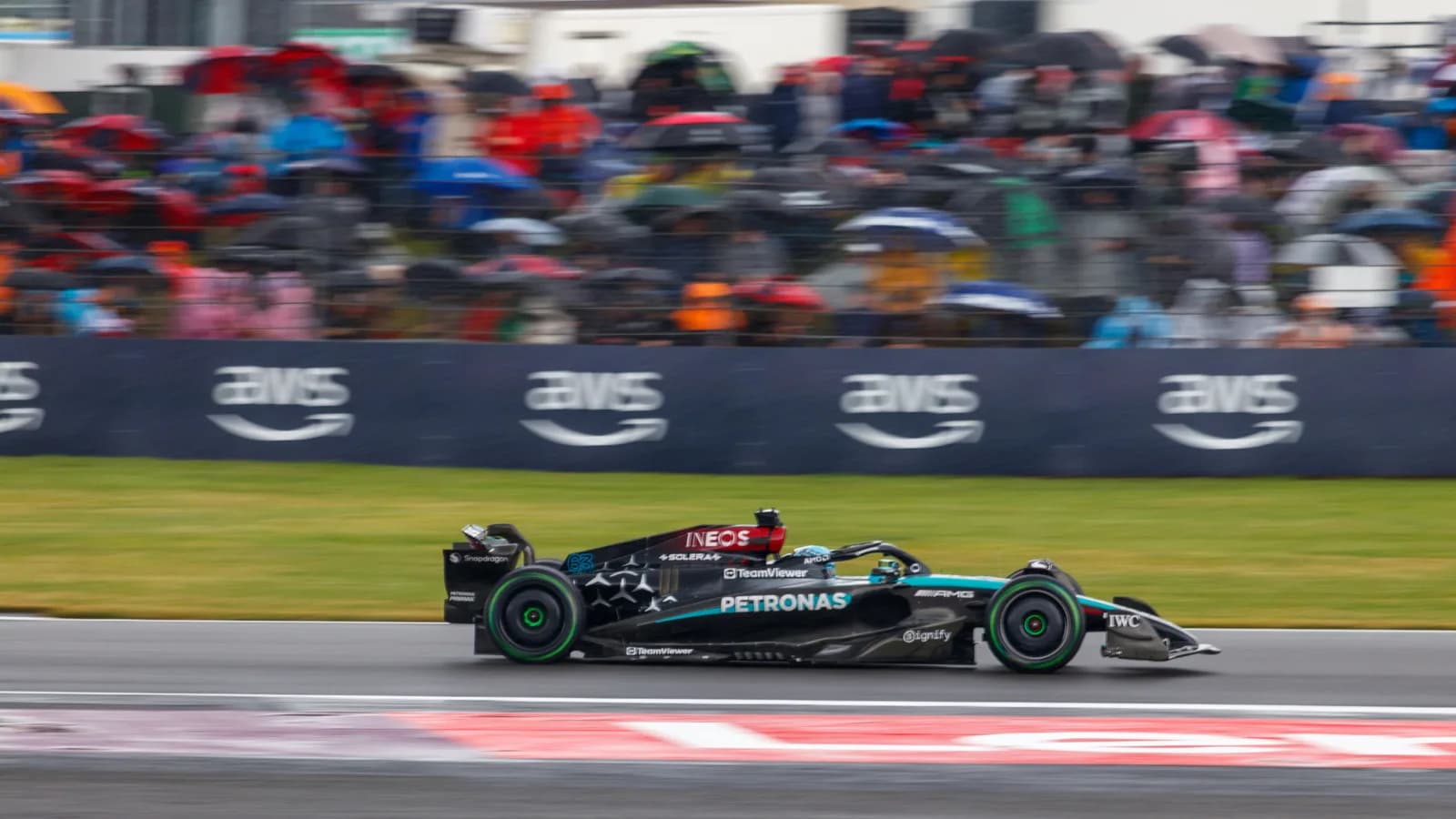 Carro de George Russell (Mercedes) em pista de Fórmula 1 (foto de arquivo, ilustrativa)