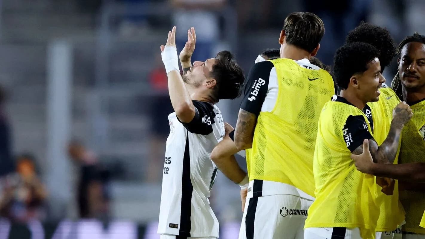 Jogadores do Corinthians comemoram gol em jogo do Brasileirão (foto de arquivo)