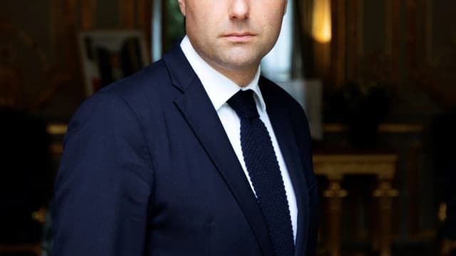 Retrato oficial de Sébastien Lecornu, primeiro-ministro da França