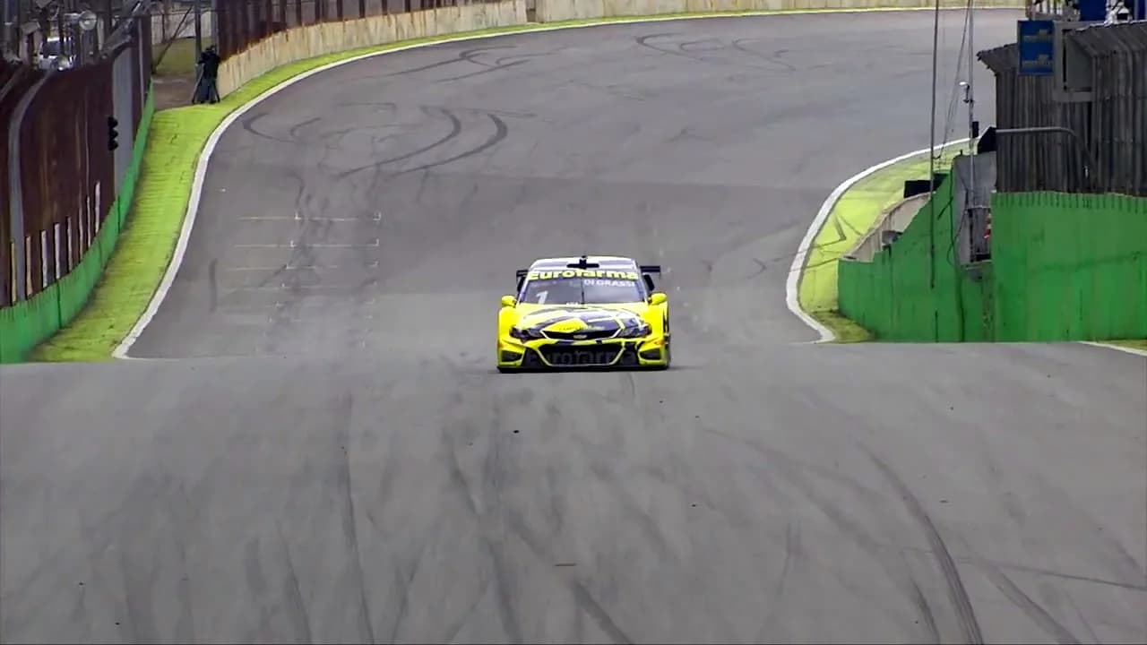 Carro da Stock Car Brasil em ação na pista, foto de arquivo