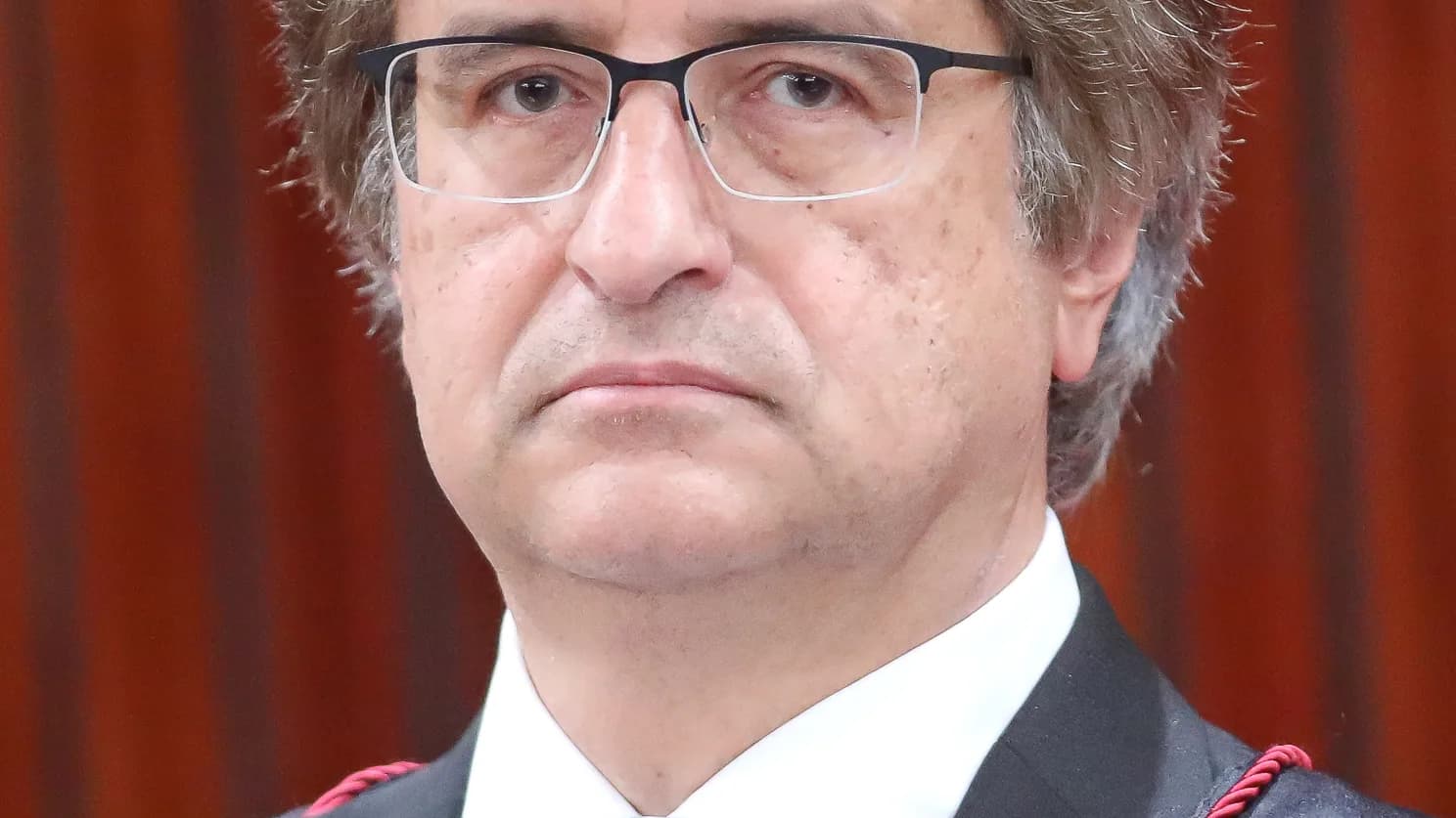 Paulo Gonet em sessão do TSE, vestindo toga preta