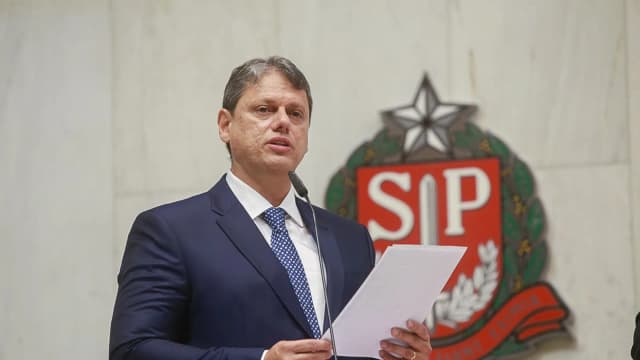 O governador de São Paulo, Tarcísio de Freitas, discursa em cerimônia oficial (foto de arquivo, 2023).