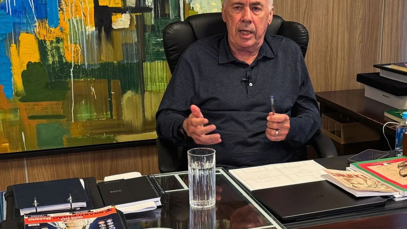O técnico Carlo Ancelotti fala em entrevista sobre a Seleção Brasileira