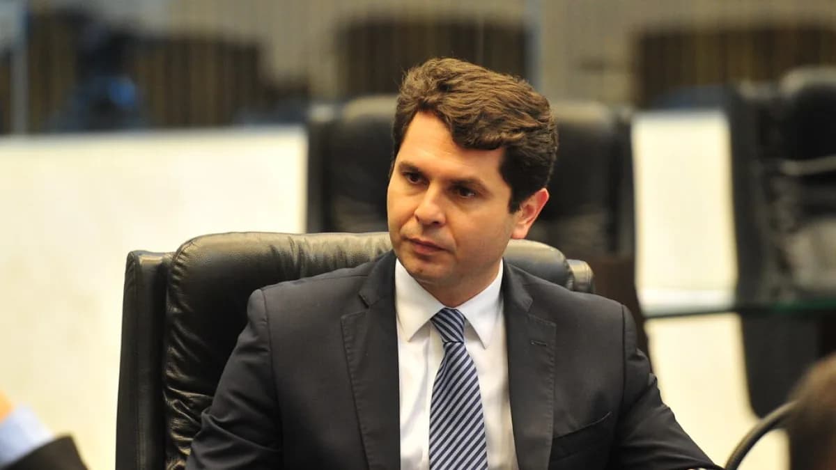 Alexandre Curi, candidato ao Senado pelo Paraná, durante sessão na Assembleia Legislativa do Paraná