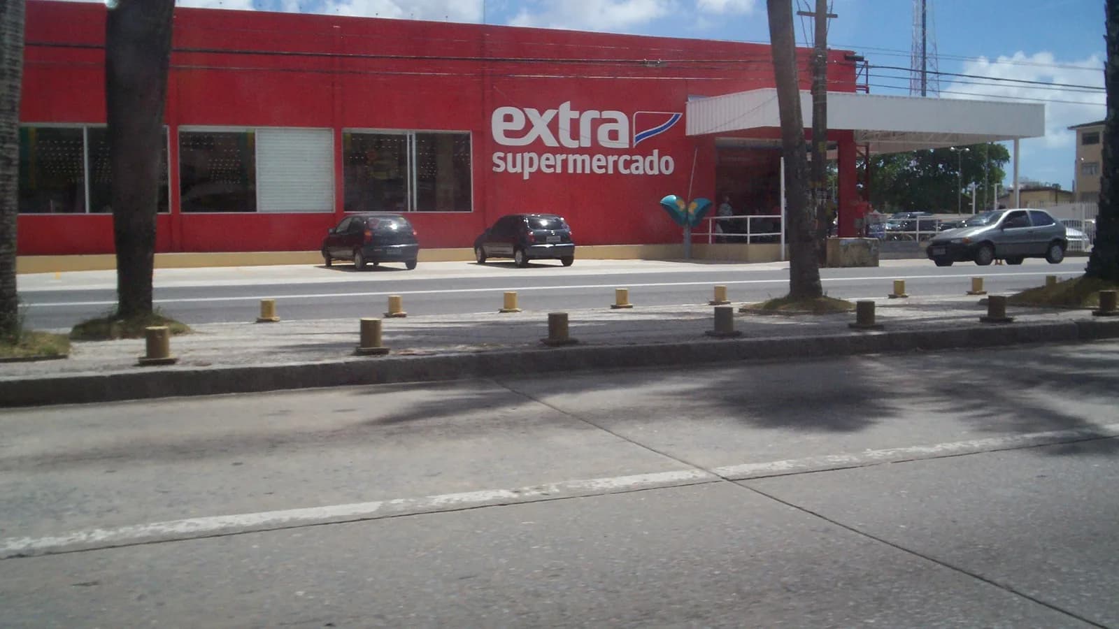 Fachada de loja do Extra Supermercado, uma das redes do GPA