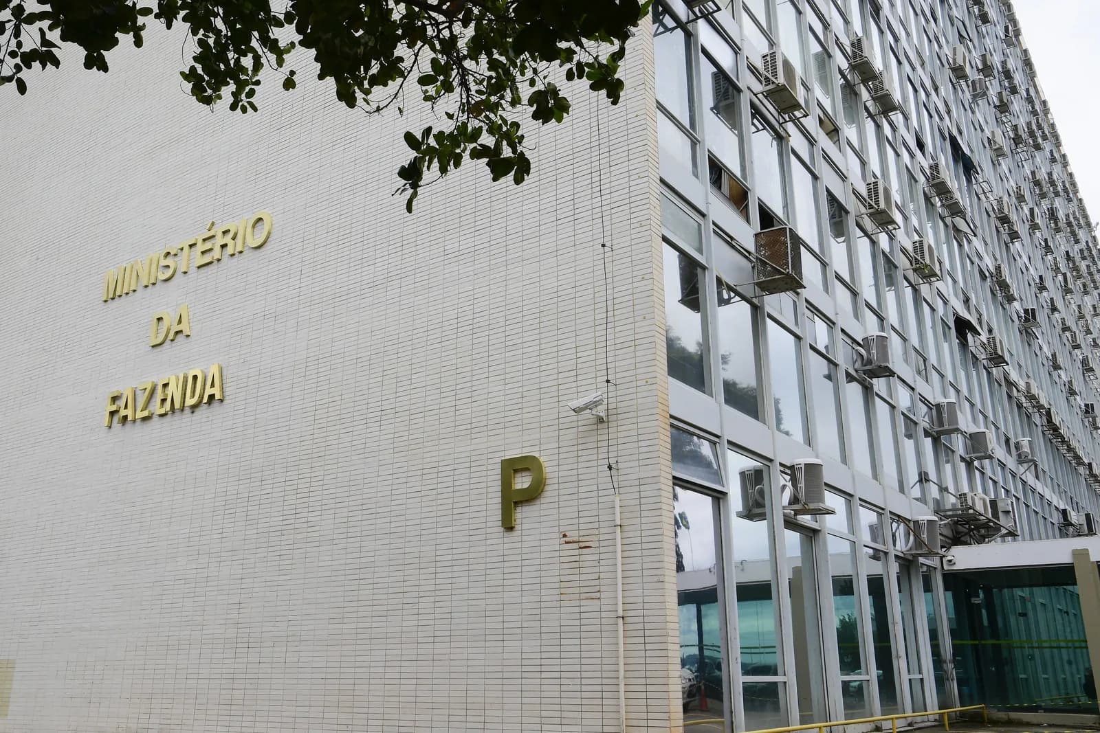Fachada do edifício do Ministério da Fazenda, no Bloco P da Esplanada dos Ministérios, em Brasília