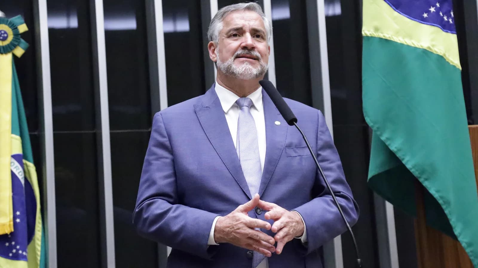 Deputado federal Paulo Pimenta discursa em sessão na Câmara dos Deputados