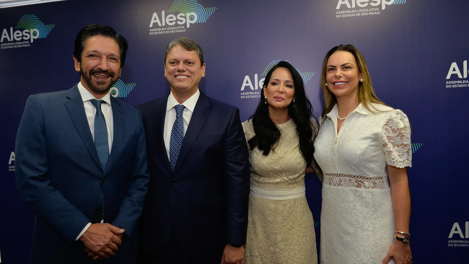 Tarcísio de Freitas posa em sessão na Assembleia Legislativa de São Paulo em foto de arquivo