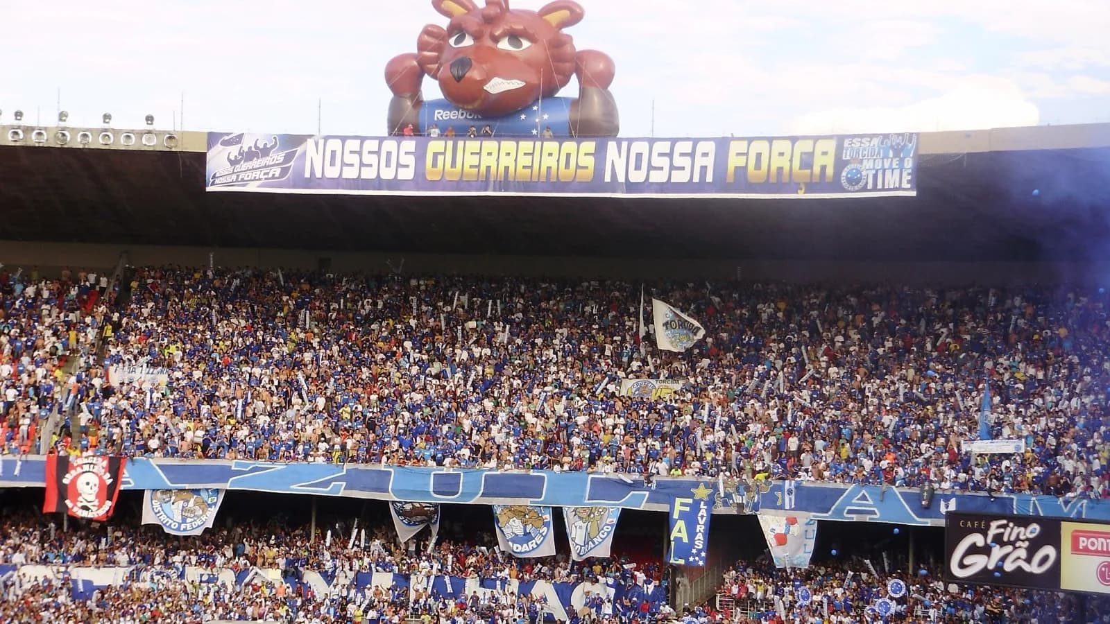 Torcida do Cruzeiro lotando as arquibancadas do Mineirão em foto de arquivo