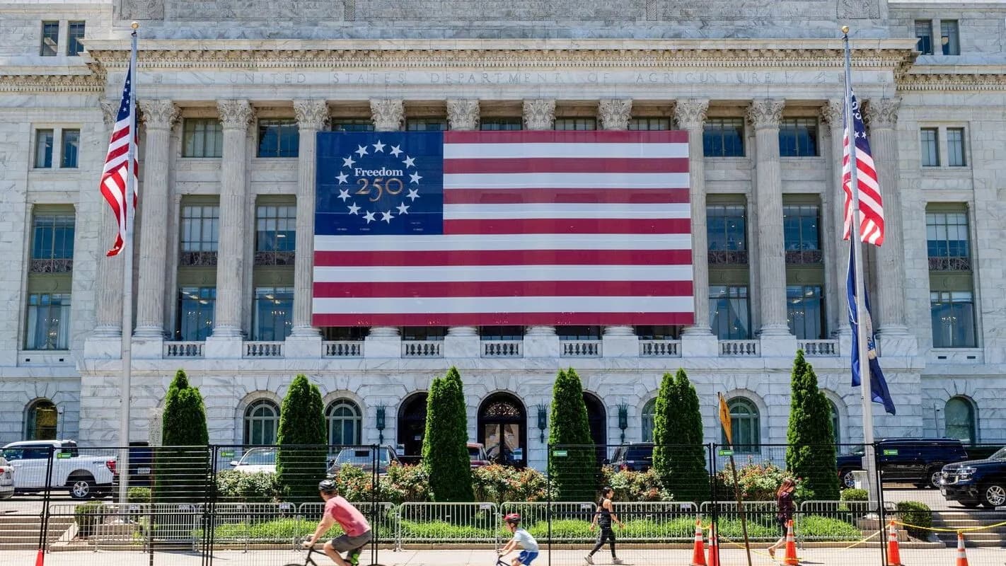 Fachada do edifício do Departamento do Tesouro dos Estados Unidos, em Washington