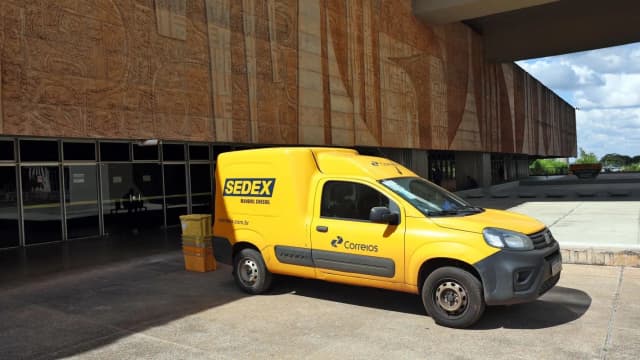 Van do Sedex/Correios estacionada em Brasília (foto de arquivo)