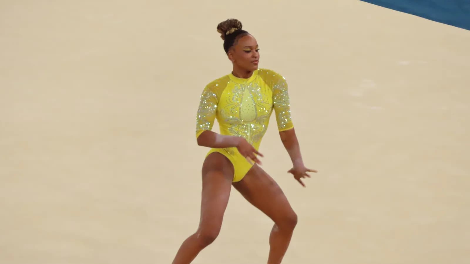 Rebeca Andrade durante apresentação na ginástica artística
