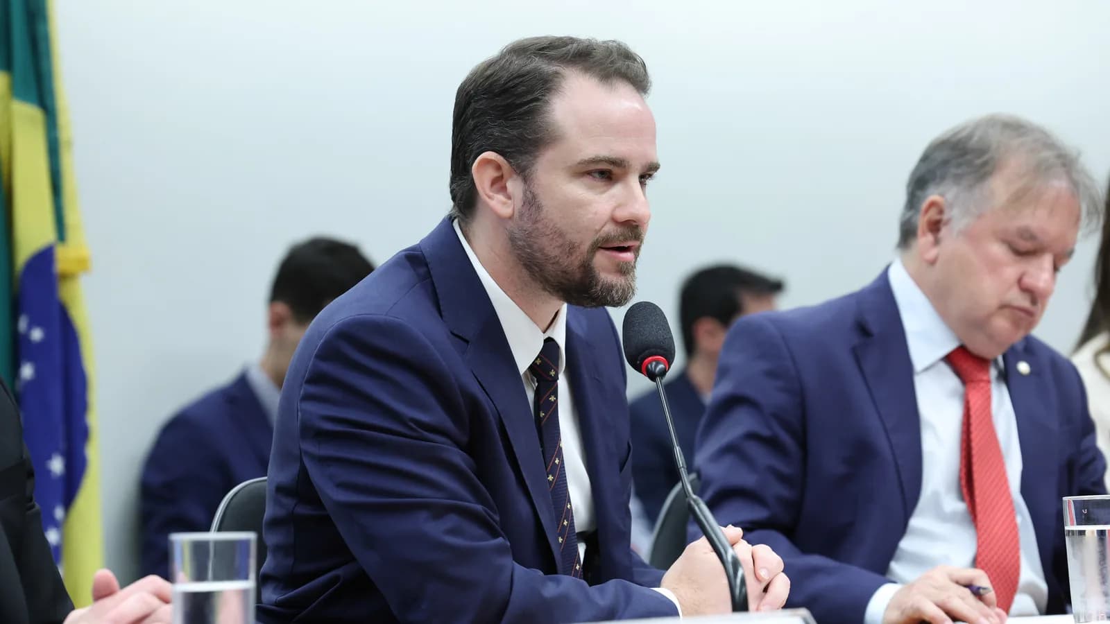 Ministro da Fazenda, Dario Durigan, fala durante audiência na Câmara dos Deputados