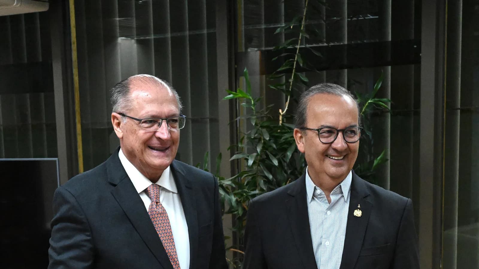 Jorginho Mello aparece à esquerda em reunião institucional em foto de arquivo