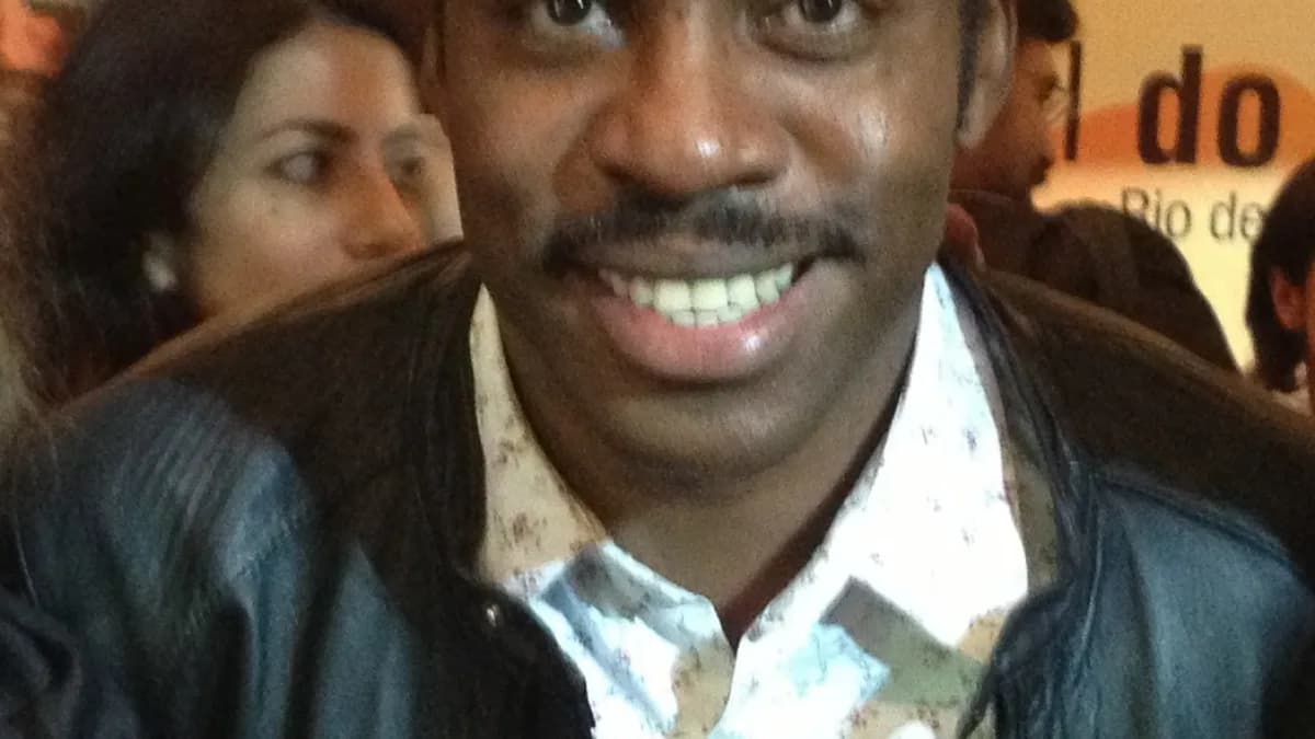 O ator Lázaro Ramos sorri em evento público, foto de arquivo