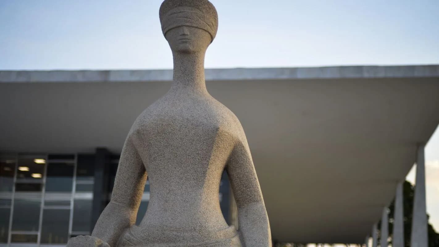 Escultura 'A Justiça' na fachada do Supremo Tribunal Federal, em Brasília