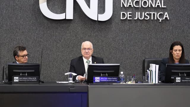 Ministro Luiz Edson Fachin, presidente do STF e do CNJ, preside sessão do CNJ em Brasília